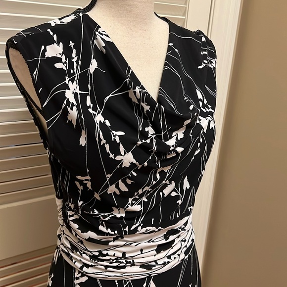 Adrianna Papell Floral Bodycon Dress in Black and White, Size 8 - Picture 6 of 16